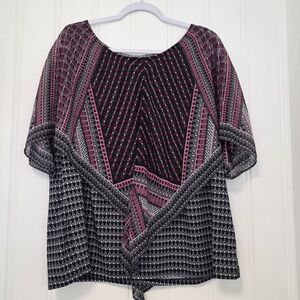 AGB Woman Geometric Overlay Top – Women’s 2X